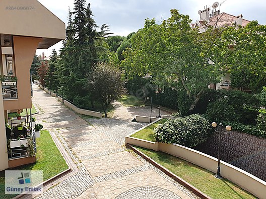 Florya Havuzlu Bahçe