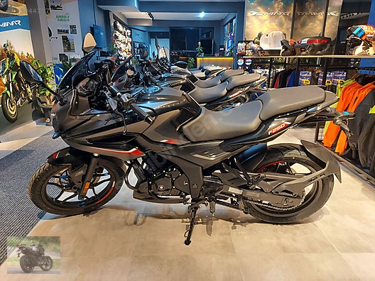 Bajaj Pulsar F Model Naked Roadster Motor Motosiklet