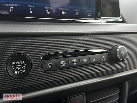 Vasıta / Minivan & Panelvan / Ford / Tourneo Courier / 1.5 EcoBlue Titanium