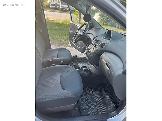 Vasıta / Otomobil / Toyota / Yaris / 1.3 / Sol