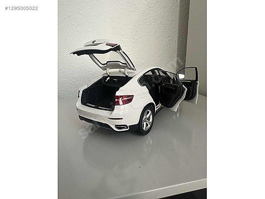 Kyosho Diecast Model 1:18 BMW Araba - 1295005022