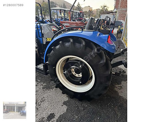 Machinery / Agricultural Machines / Tractors / New Holland / TD4.78B