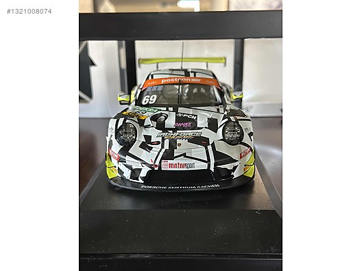 Minichamps Diecast Model 1:18 Porsche Araba - 1321008074