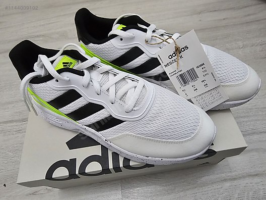 Used & Brand New Items / Clothing & Accessories / Women / Shoes / Sneakers