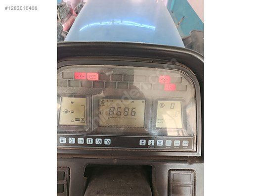 Machinery / Agricultural Machines / Tractors / New Holland / TM130