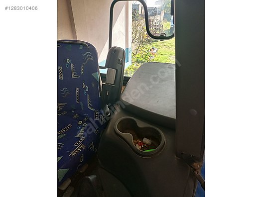 Machinery / Agricultural Machines / Tractors / New Holland / TM130