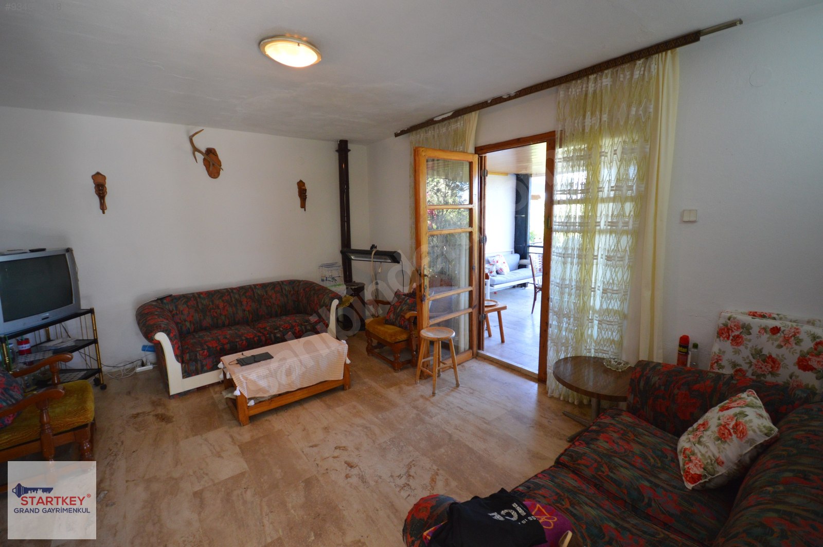 Çeşme Paşalimanında Denize 60m sezonluk Kiralık 2+1Bahçeli Daire
