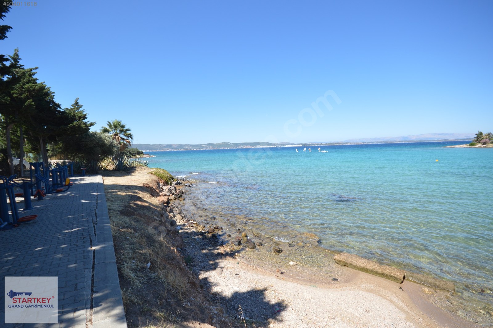 Çeşme Paşalimanında Denize 60m sezonluk Kiralık 2+1Bahçeli Daire