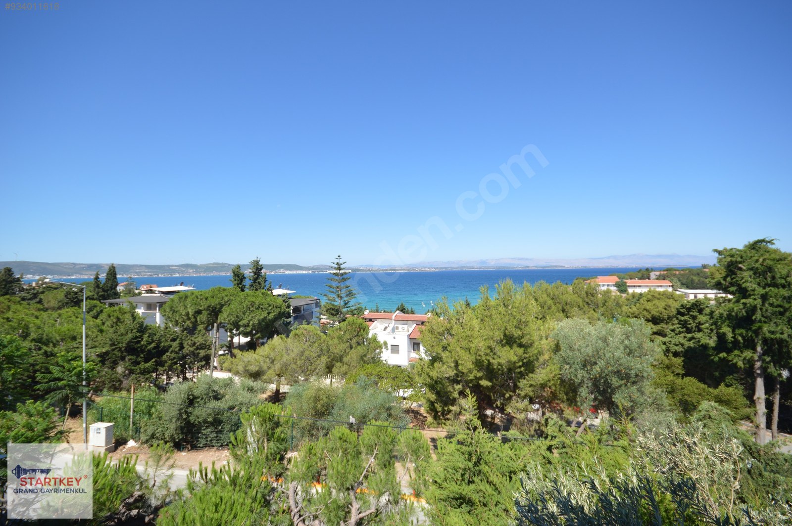 Çeşme Paşalimanında Denize 60m sezonluk Kiralık 2+1Bahçeli Daire