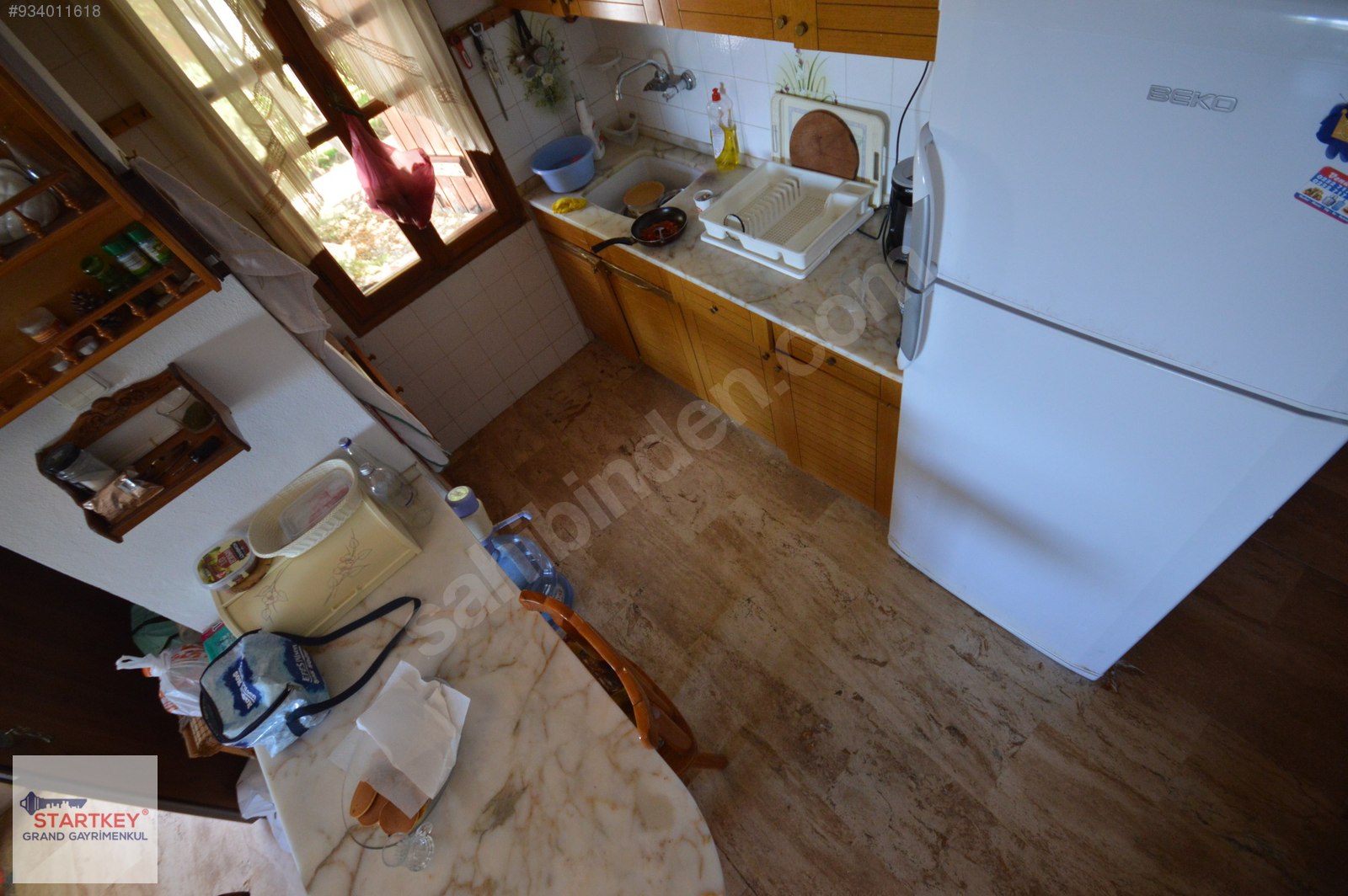 Çeşme Paşalimanında Denize 60m sezonluk Kiralık 2+1Bahçeli Daire