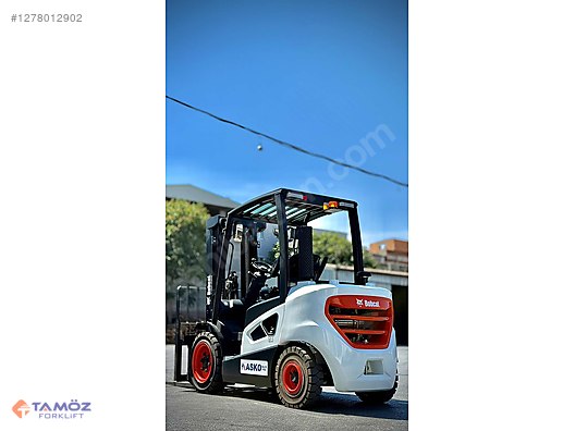 Machinery / Industrial / Carrying & Stacking Equipment / Forklifts / For Sale / Bobcat