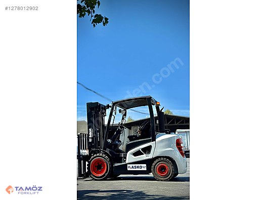 Machinery / Industrial / Carrying & Stacking Equipment / Forklifts / For Sale / Bobcat