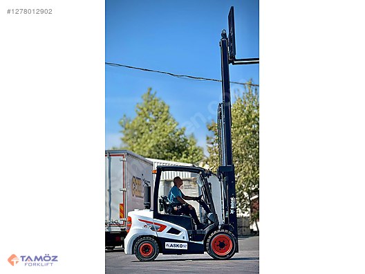 Machinery / Industrial / Carrying & Stacking Equipment / Forklifts / For Sale / Bobcat