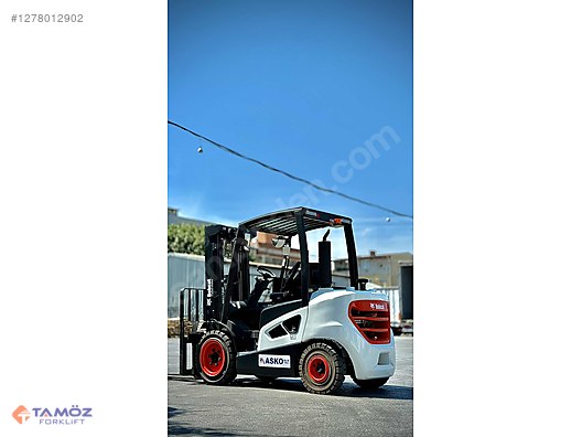 Machinery / Industrial / Carrying & Stacking Equipment / Forklifts / For Sale / Bobcat