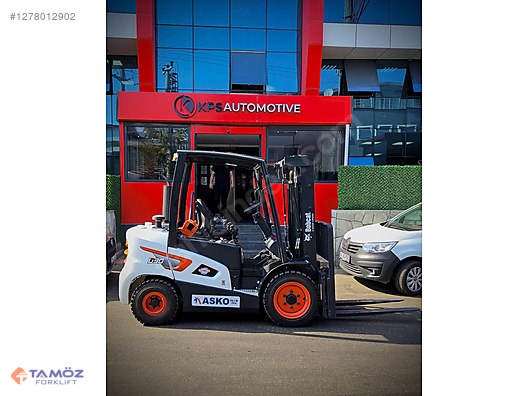 Machinery / Industrial / Carrying & Stacking Equipment / Forklifts / For Sale / Bobcat