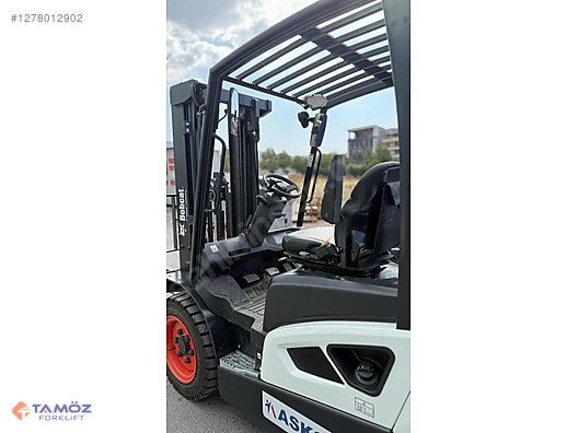 Machinery / Industrial / Carrying & Stacking Equipment / Forklifts / For Sale / Bobcat