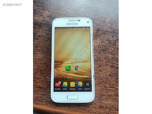 Samsung Galaxy S5 mini G800F Mobile Phone is on