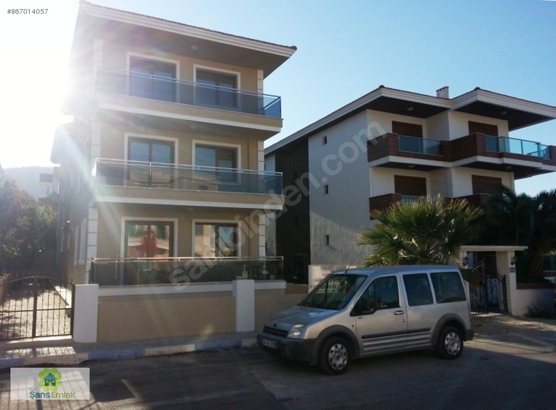 EGE ŞANSTAN YENİFOÇA�DA TAM MERKEZDE DENİZE YAKIN 2+1 YENİ DAİRE