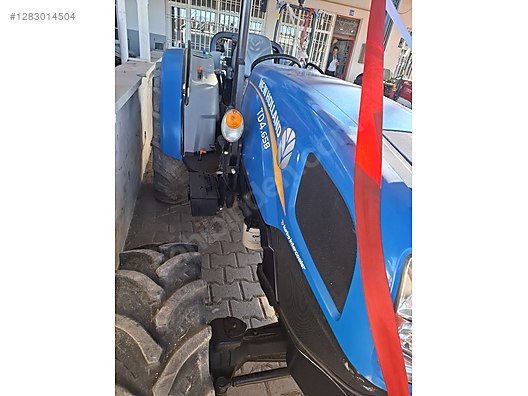 Machinery / Agricultural Machines / Tractors / New Holland / TD4.65B