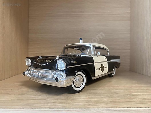 Road Legends Diecast Model 1:18 Chevrolet Araba - 1331014941