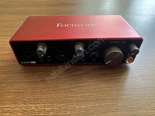 Focusrite Scarlett 2i2 3rd Gen Ses Kartı - Kutulu ve Kablolu