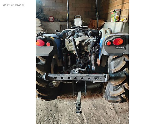 Machinery / Agricultural Machines / Tractors / New Holland / T4.70B