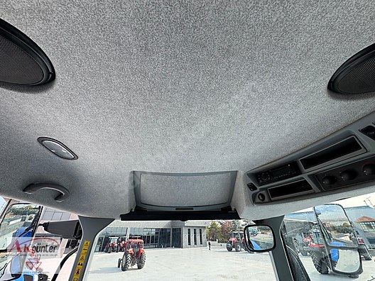 Machinery / Agricultural Machines / Tractors / New Holland / T7.270