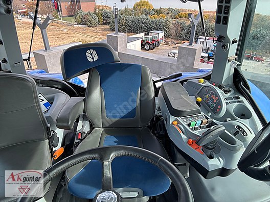 Machinery / Agricultural Machines / Tractors / New Holland / T7.270