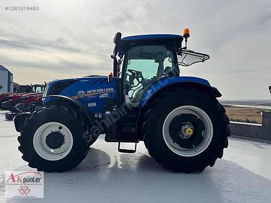 Machinery / Agricultural Machines / Tractors / New Holland / T7.270