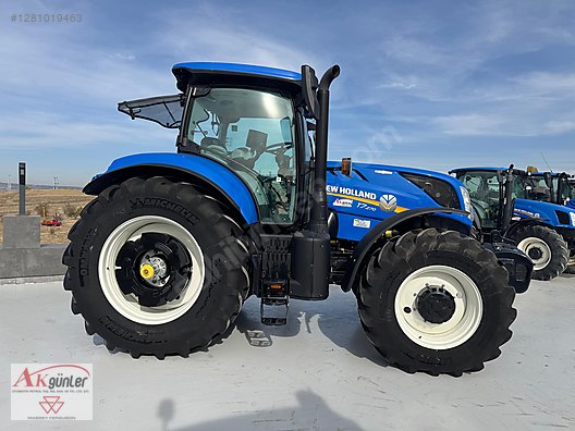 Machinery / Agricultural Machines / Tractors / New Holland / T7.270