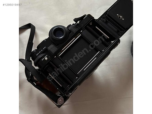 Medium Format / SLR (Single Lens Reflex) / Pentax 67 Body + 105mm