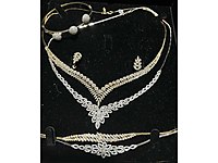 Bunlar kuyumcu vitrininden altın set 25 begeniye özel dip