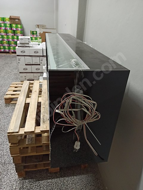 Lokumluk Teşhir Dolabı