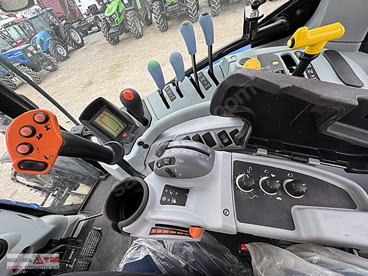 Machinery / Agricultural Machines / Tractors / New Holland / TR6.135S