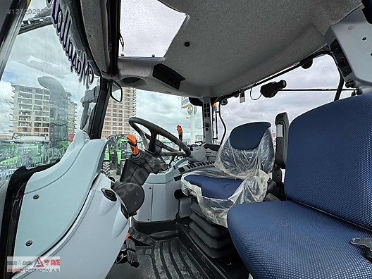 Machinery / Agricultural Machines / Tractors / New Holland / TR6.135S