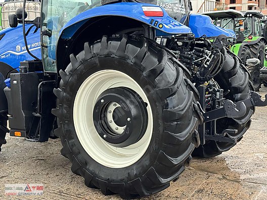 Machinery / Agricultural Machines / Tractors / New Holland / TR6.135S
