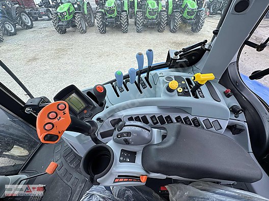 Machinery / Agricultural Machines / Tractors / New Holland / TR6.135S