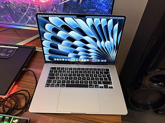 Used & Brand New Items / Computers / Laptops & Notebooks / Laptops / Apple Macbook