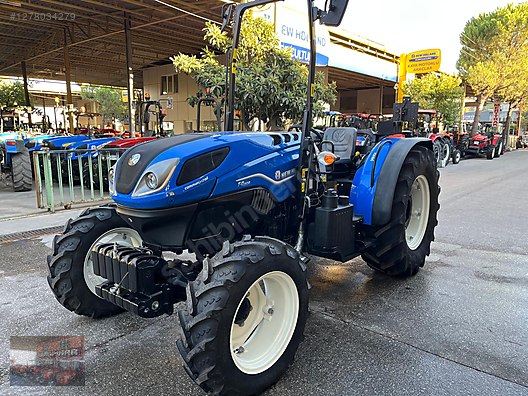 Machinery / Agricultural Machines / Tractors / New Holland / T4.110B