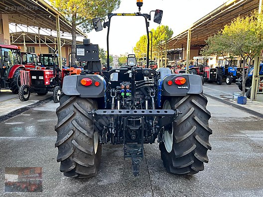 Machinery / Agricultural Machines / Tractors / New Holland / T4.110B