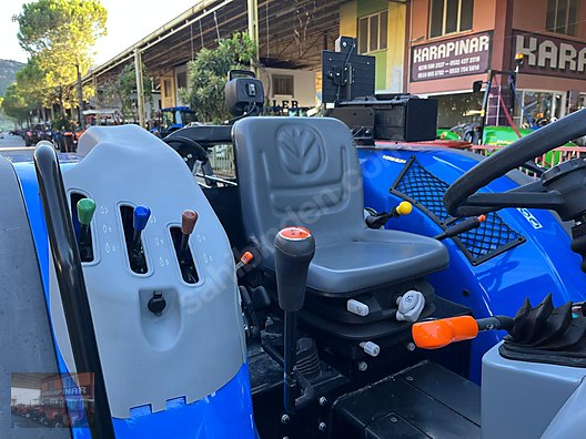 Machinery / Agricultural Machines / Tractors / New Holland / T4.110B