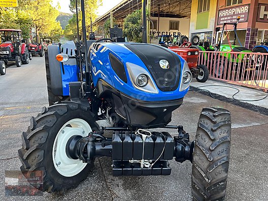 Machinery / Agricultural Machines / Tractors / New Holland / T4.110B