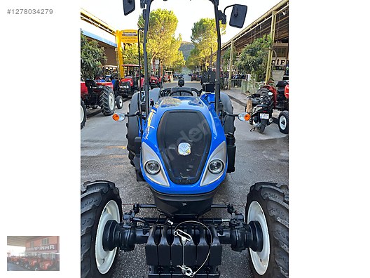 Machinery / Agricultural Machines / Tractors / New Holland / T4.110B