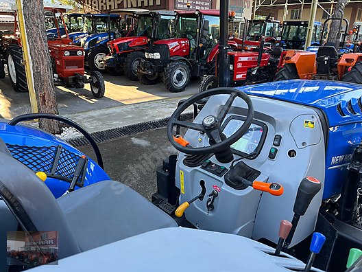 Machinery / Agricultural Machines / Tractors / New Holland / T4.110B