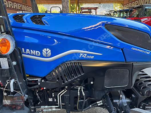 Machinery / Agricultural Machines / Tractors / New Holland / T4.110B