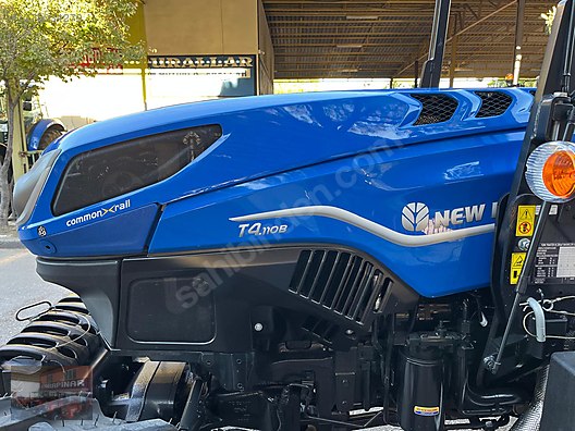 Machinery / Agricultural Machines / Tractors / New Holland / T4.110B