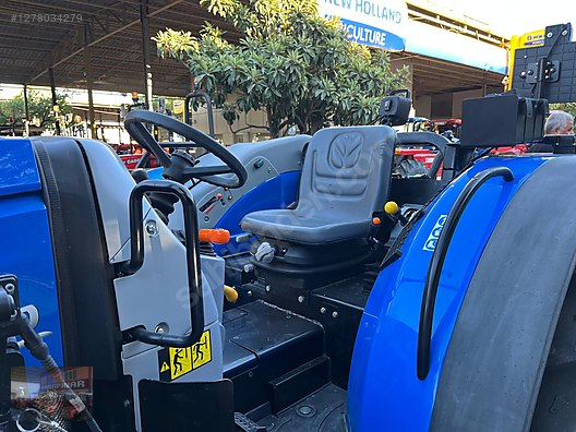 Machinery / Agricultural Machines / Tractors / New Holland / T4.110B