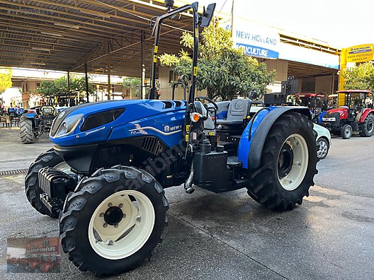 Machinery / Agricultural Machines / Tractors / New Holland / T4.110B