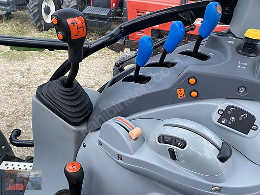 Machinery / Agricultural Machines / Tractors / New Holland / TR5.115