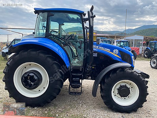 Machinery / Agricultural Machines / Tractors / New Holland / TR5.115
